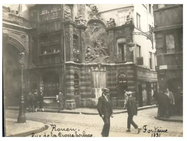 France, Rouen, Rue de la Grosse Horloge  vintage silver print,  Tirage argenti