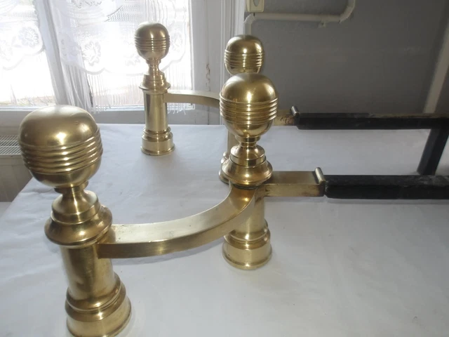Ancienne grande paire de chenets en bronze. Tete boule .  XVIII EME XIX EME. TBE 3