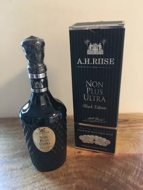 A.H. Riise NON PLUS ULTRA Black Edition Rum - Old Edition 42% Vol. 0,7l