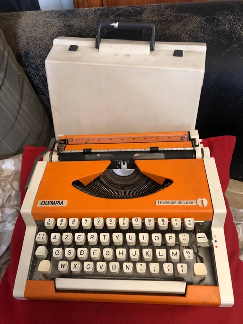 Machine à écrire Olympia Traveller De Luxe Orange - Révisée & Nettoyée + Ruban Neuf
