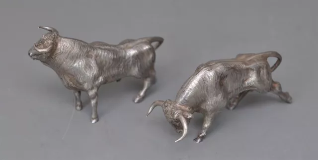 Zwei Stiere aus Silber - Spanien, punziert - 186,6 g