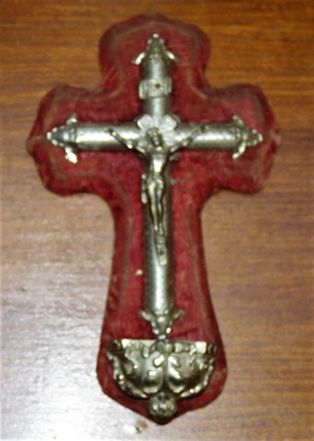 Grand crucifix ancien avec bénitier - France