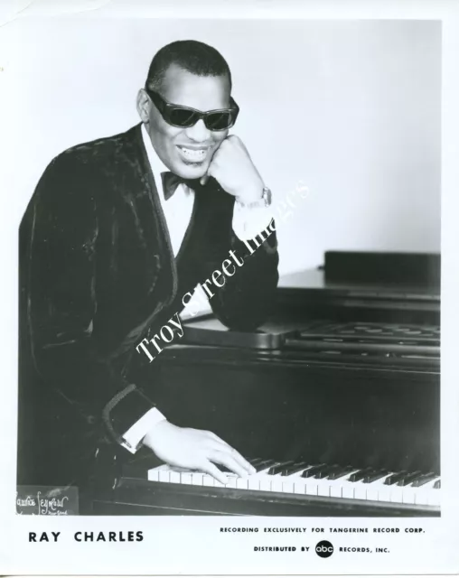 Orig 8x10 promo photo #7 of singer/songwriter/pianist RAY CHARLES, 1960s