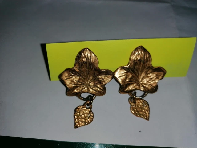 Boucles D'oreilles Clips Vintage Signées Coro - Fleur Métal Doré Texturé - Occasion
