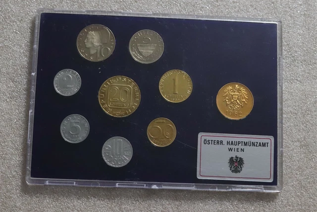 Austria 1982 8-Coin Proof Set with Mint Medallion in Plastic Case B38 BX12-45