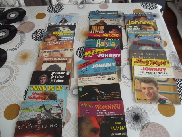 Vendsd  28  45  Tours    Johnny  Hallyday    15 Singles / 13  Ep
