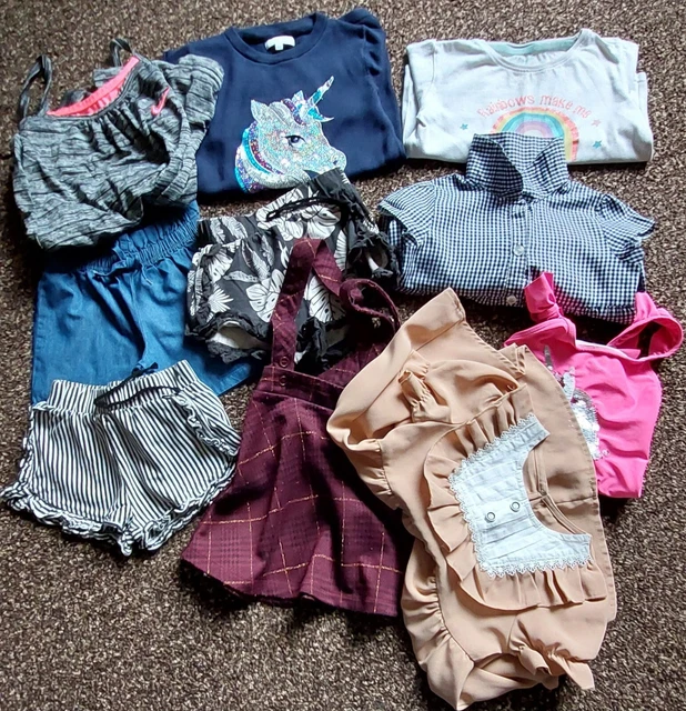 Bundle Of Girls Clothes. Age 3-4. TShirts, Dress, Shorts
