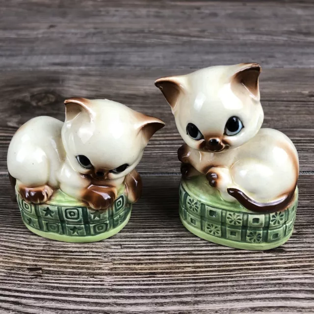 Vintage Laying Siamese Cat Kitten Salt & Pepper Shakers Japan H110