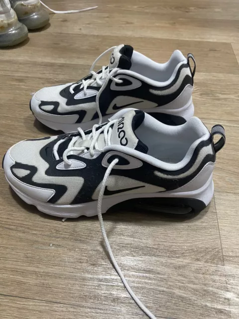 Nike Air Max 200 schwarz weiß Gr. 42,5 - Wie Neu!