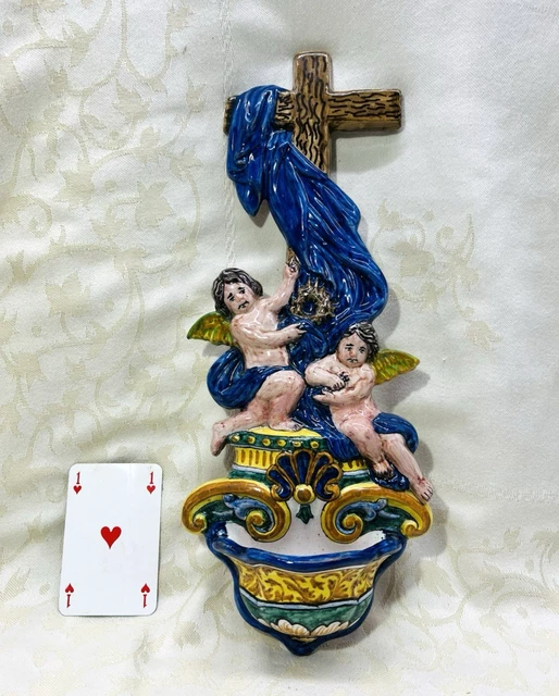 Bénitier Antique En Faïence Peinte Avec Croix Et Christ - Art Sacré, Style Vintage