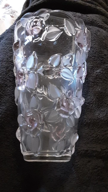 Mikasa BELLA ROSE PINK FROST Raised Pink Roses & Frosted Leaves 9" VASE