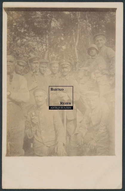 Foto 1.WK Gruppenbild Soldaten in Uniform mit Stahlhelm M16 und Fernglas