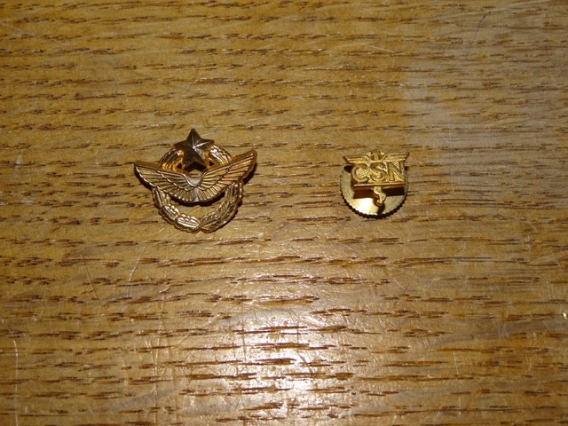 Militaria - Pin's Armée / Insigne Sous marin Dauphin S633 (EGF doré