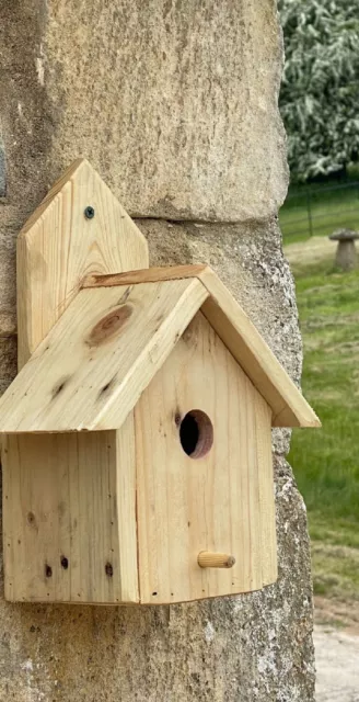 Bird house nesting box