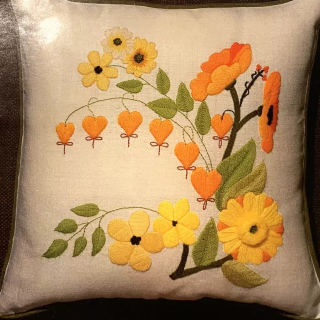 Vintage BUCILLA - Embroidery Needlecraft Kit #3486 - Linen Decorator Pillow 40cm 3