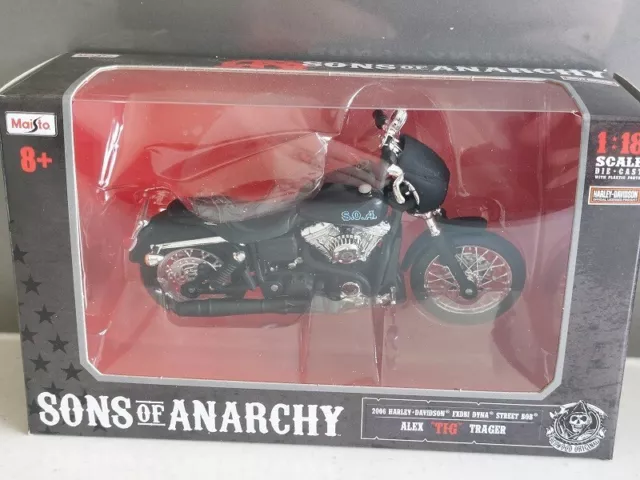 Maisto 1:18 scale Sons of Anarchy Harley Davidson Alex Tig Trager 2006 Dyna Stre 2