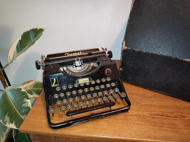 JUWEL MODEL 1 QWERTZ German SN: 8353 TYPEWRITER Schreibmaschine