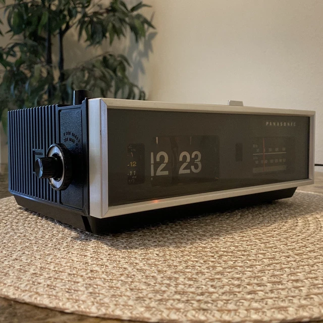 VINTAGE PANASONIC FLIP Clock Radio RC7021 AM/FM Alarm “Maywood