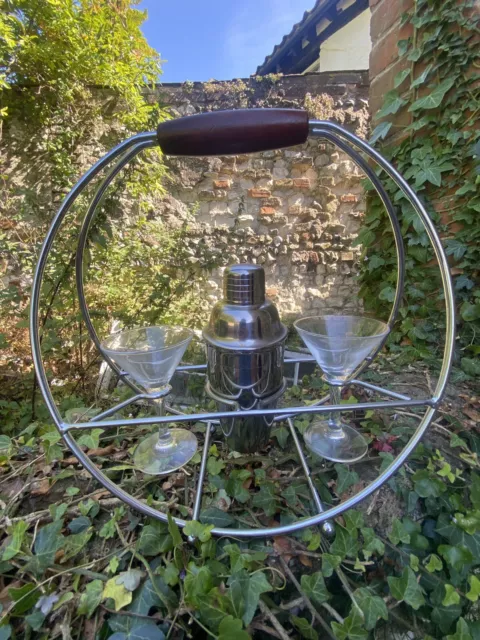 Rare Vintage Beautiful Cocktail Shaker With Stand And 2 Martini Glasses…1960s???