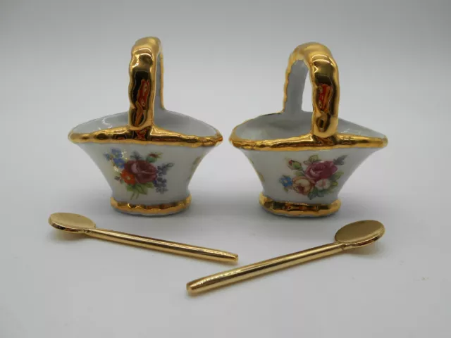 Paire De Saleron Salière Poivrière & Cuilleres Paniers En Porcelaine De Limoges