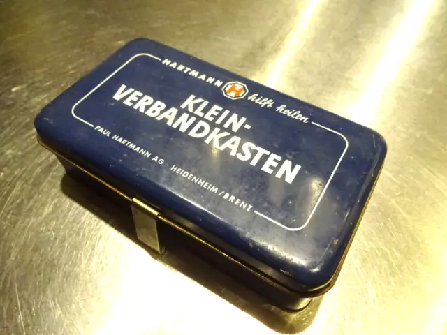 alter Verbandkasten Hartmann - Blechdose mit Inhalt