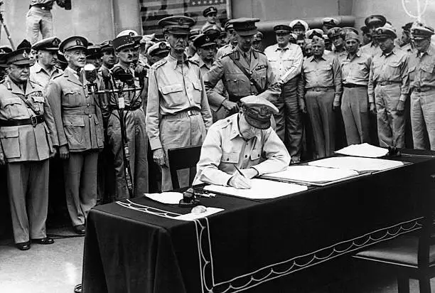 General Macarthur Signs Japanese Surrender 1945 OLD PHOTO