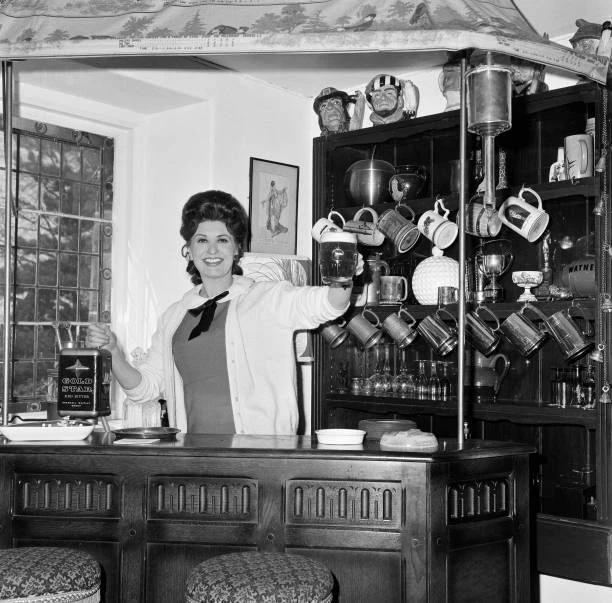 PAT PHOENIX CORONATION Street Star Elsie Tanner Tv Photo 20 EUR 6,64