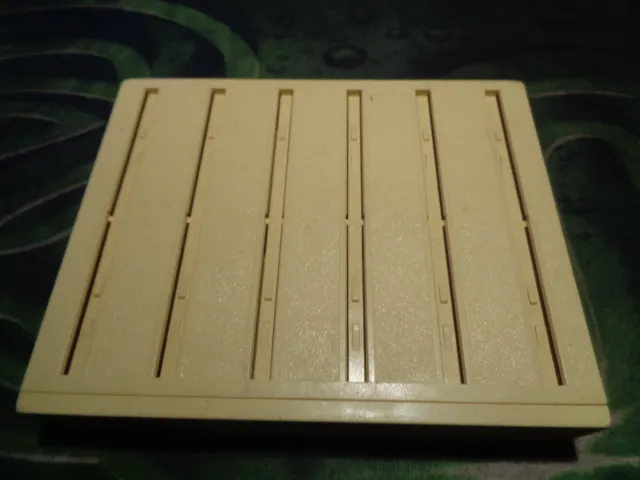 LEGO Scale Wall, Upright Grooved 12x2x8 (6860) Light Yellow