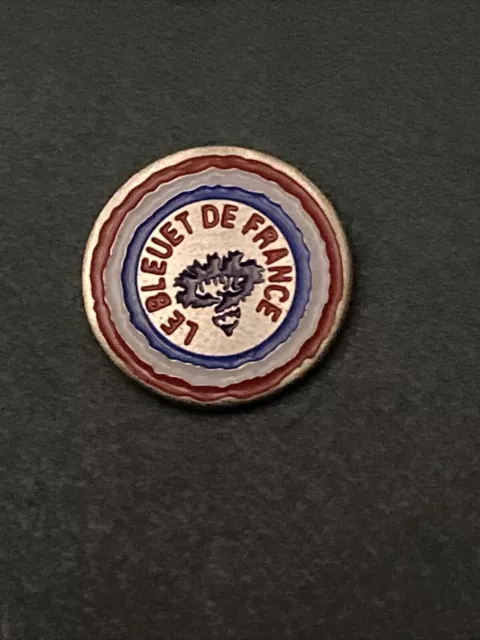 Pin's Les Bleuets De France Anciens Combattants Signé La Boite à Pin’s