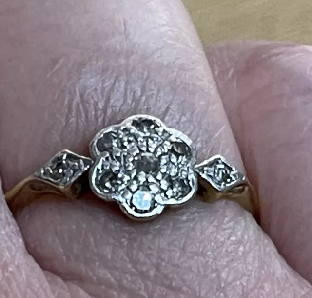 18ct Gold And Platinum Old Cut Diamond Daisy Ring - Beautiful Size O