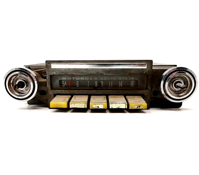 VINTAGE MOTOROLA AM Car Radio, Model PC66A, Serial 2116 WY559 19.05