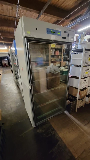 Thermo Scientific 3960 Series Environmental Chamber Incubator ~ Tested Good Thermo Scientific 3960 Series Environmental Chamber Incubator ~ Tested Good