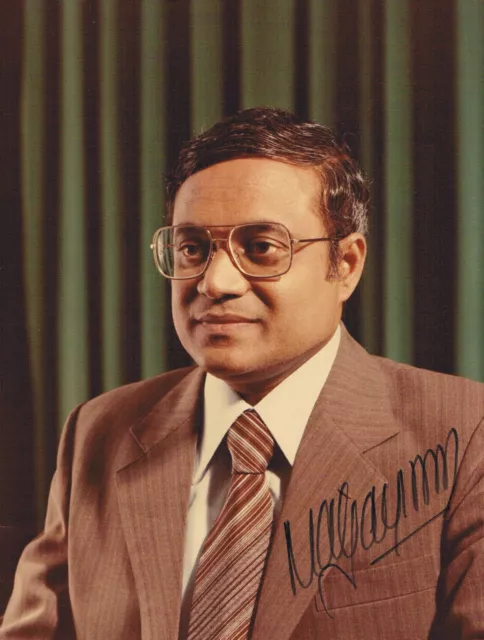 Maldives President Maumoon Abdul Gayoom 1937- autograph signed 4"x6" photo