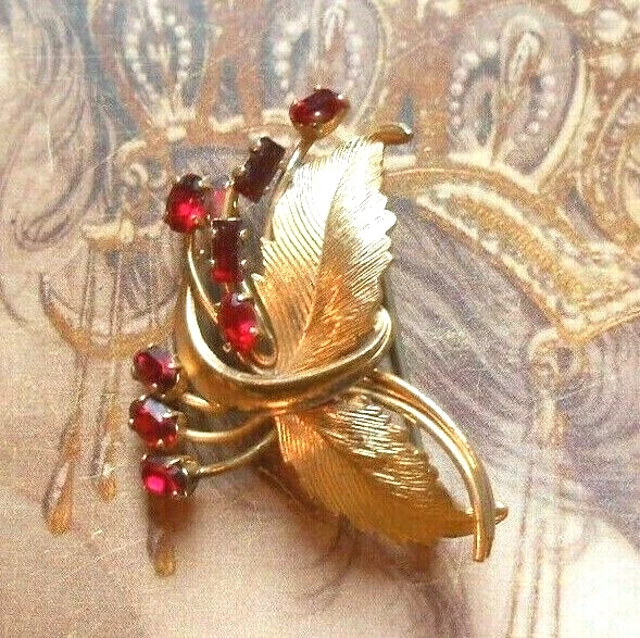 Broche ancienne Art Nouveau vintage plaqué or strass rubis signé