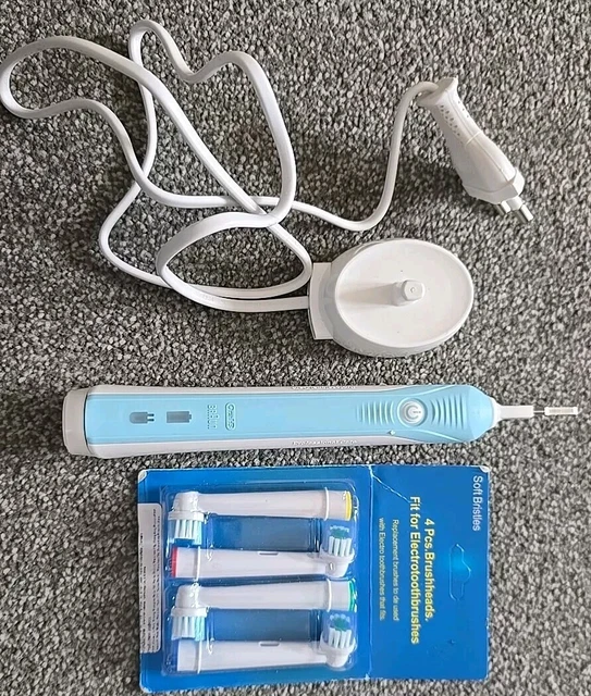 ORALB BRAUN ELECTRIC Toothbrush 3756 With Charger + Replacement 4