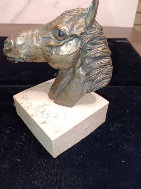 horse head sculpture, unsearched