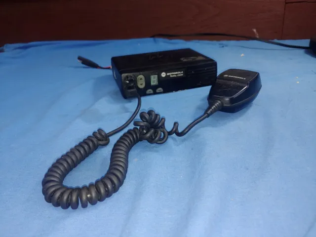 Motorola CM200 AAM50KQC9AA1AN VHF Mobile Powers On