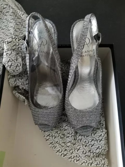 ADRIANNA PAPELL RITA Pewter Lancelot Metallic. Sandals Party Shoes Size 5.5 29.99 PicClick