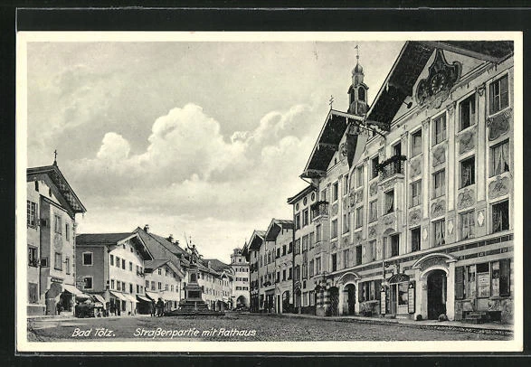 Bad Tölz, Straßenpartie mit Geschäften, Rathaus und Denkmal, Ansichtskarte