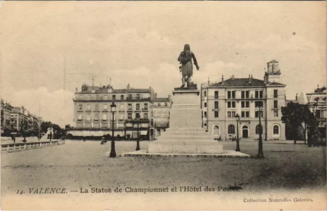 CPA Valence Statue Championnet et Hotel des Postes FRANCE (1091518)