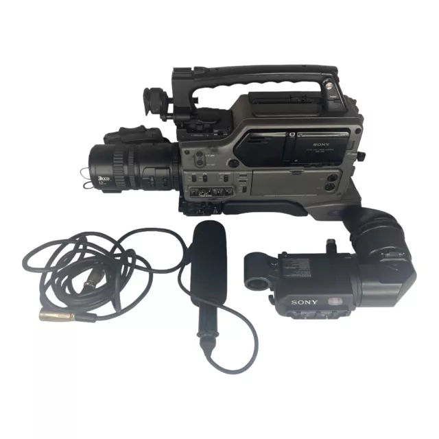 Sony DSR-250 DVCAM Professional Camcorder No Battery W Microphone & Accesories