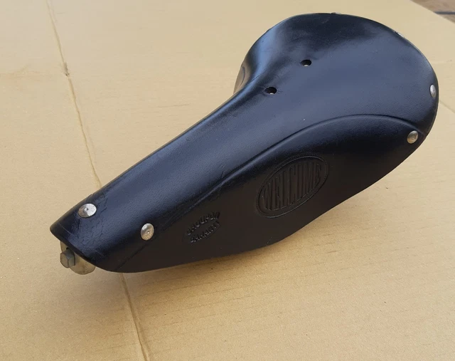 Ancienne selle de vélo en cuir AIGLOR pièce cycle ancien