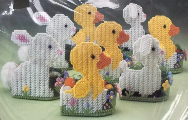 Kit de lona de plástico Bucilla Bunnies Chicks & Lambs (8) Bunnies 5970 Nuevo en paquete -22