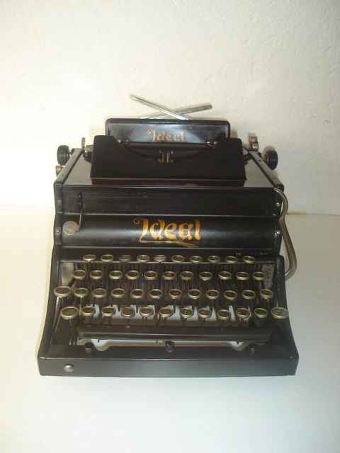 Macchina da scrivere modello 32 di Daro Erika, Germania, 1965 in vendita su