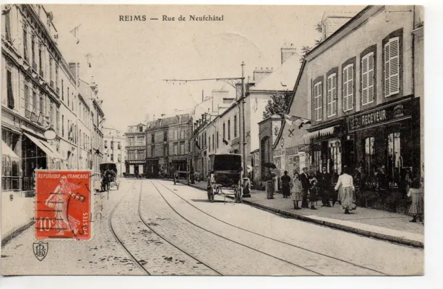 REIMS - Marne - CPA 51 - Les rues - la rue de Neufchatel - les commerces