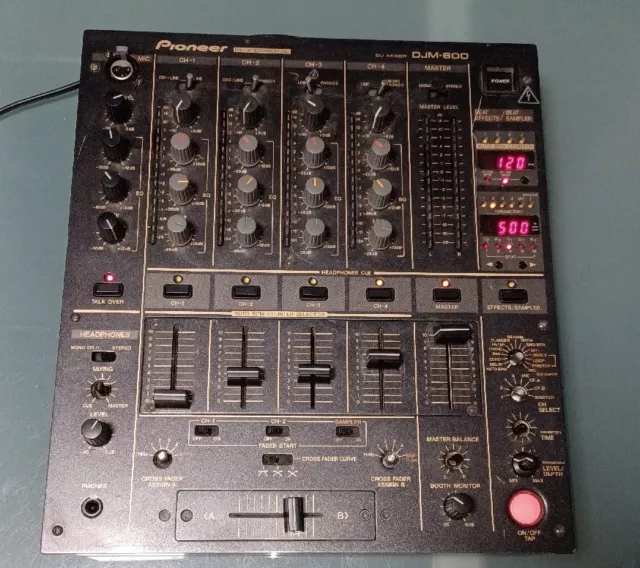 The Pioneer DJM-600 is a professional, four channel DJ mixer READ LISTING!! The Pioneer DJM-600 is a professional, four channel DJ mixer READ LISTING!!