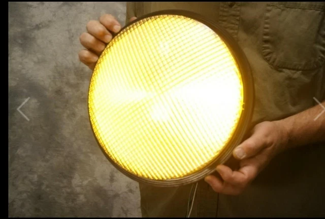 Leotek Model TSL-12R-LX-IL6-A1-P2-CLR. Yellow Traffic Light