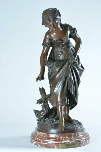 Grand Bronze ancien portrait femme La fermière Poules  Mathurin Moreau 19e