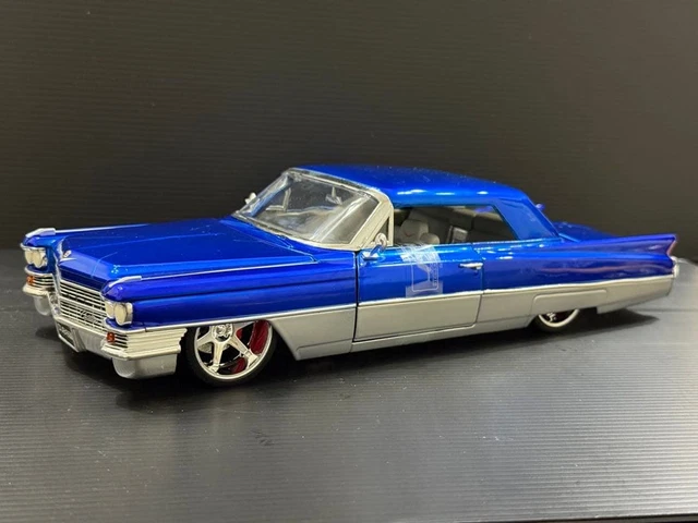 JADA TOYS CADILLAC 1963 DUB 1/18 Diecast Car Model Edición