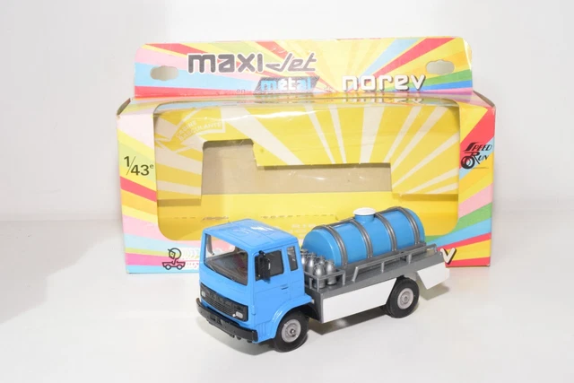 Burago Flatbed Transport 1:43 + Fiat 500 červené